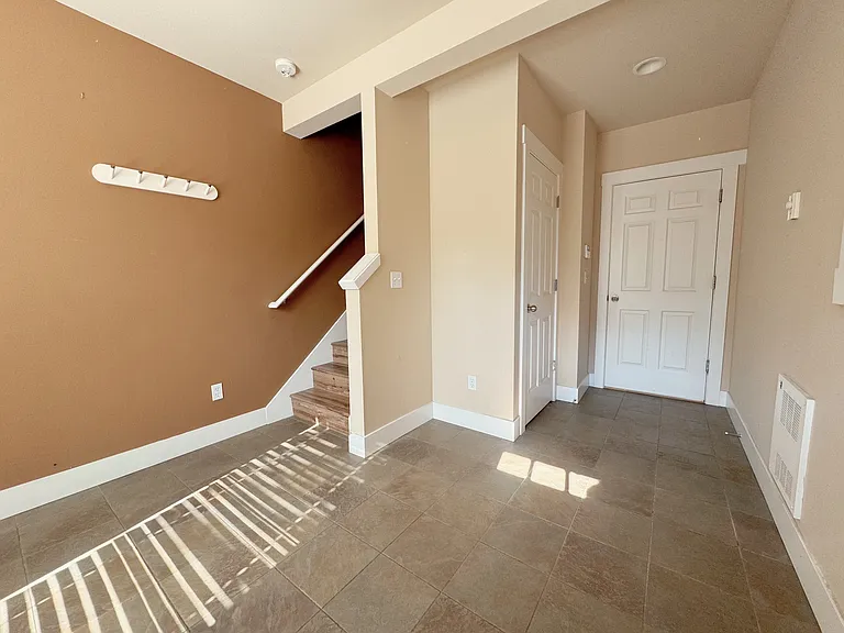 1022 Taylor Ave N #A — Photo 12