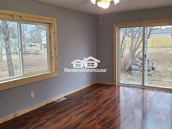 3rd image of 110 Oak St