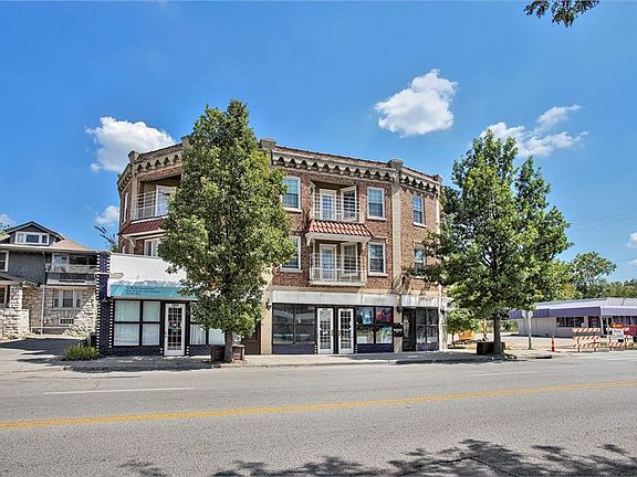 2nd image of 3943 Troost Ave