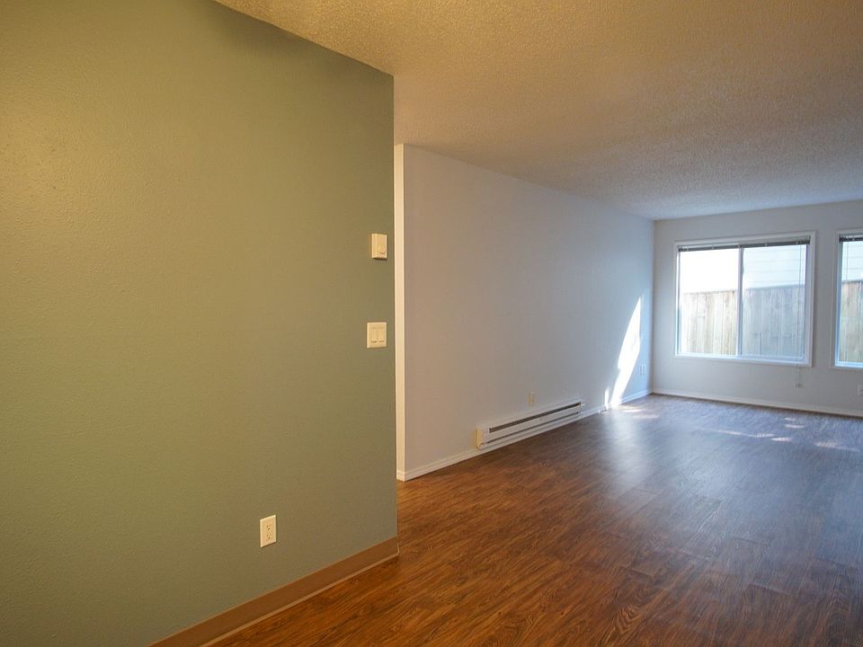 1st image of 4030 SE Gladstone St APT 5