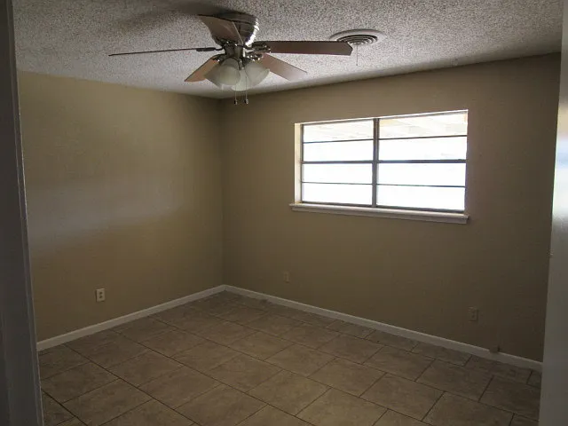 5333 Benbrook St — Photo 6