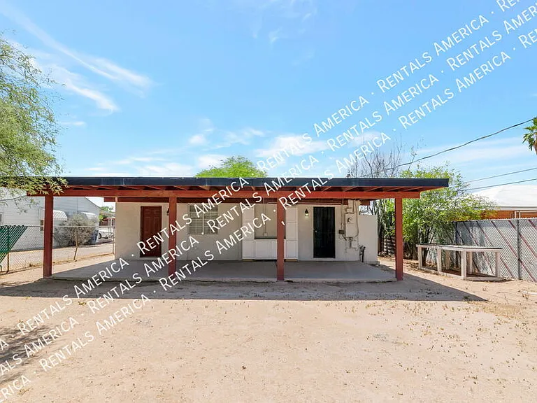 525 E Linden St — Photo 17