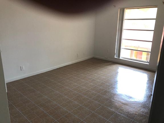 5th image of 4003 N University Dr APT B204