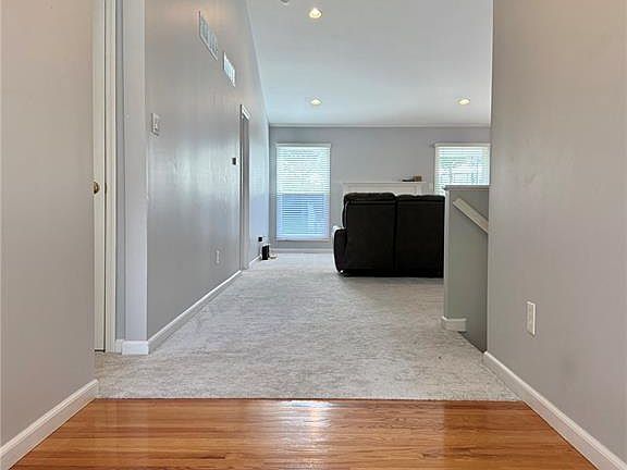 3rd image of 552 Boulder River Dr