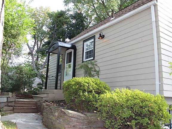 2nd image of 14 Essex St