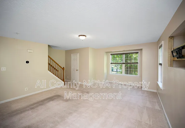 610 Kensington Dr — Photo 15