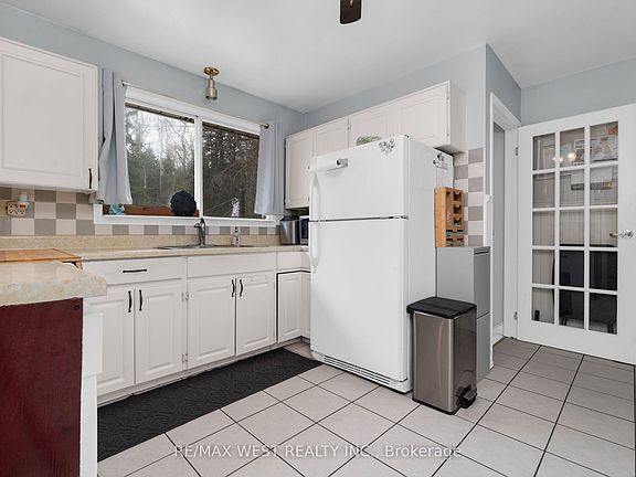 5th image of 3768 George Johnston Rd