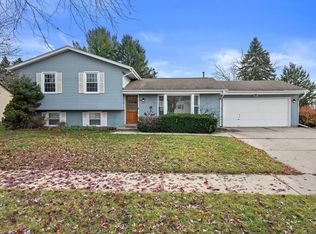 2127 Bonnie Ln, Waukesha, WI 53188