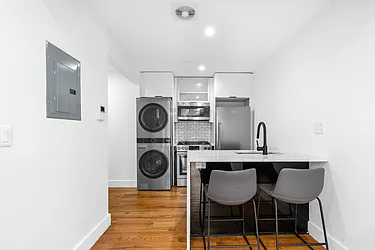 514 Maple Street, #2R