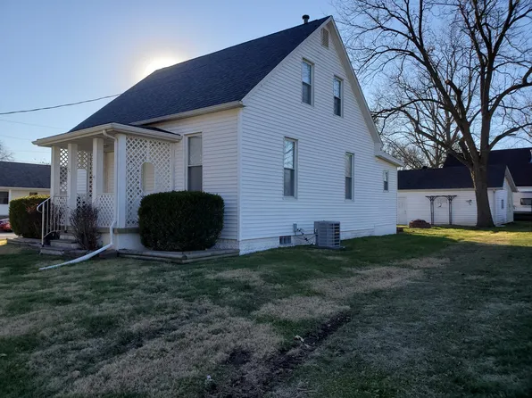 101 N 9th St, New Baden, IL 62265