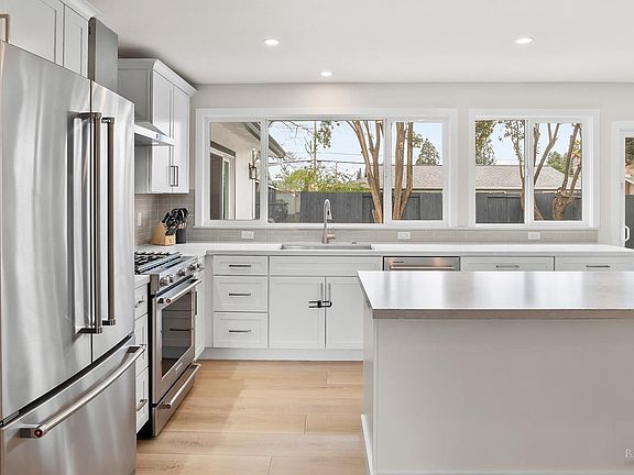 3rd image of 7685 Beverly Drive