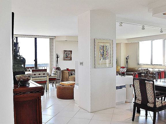 5th image of 26910 Grand Central Pkwy APT 21W