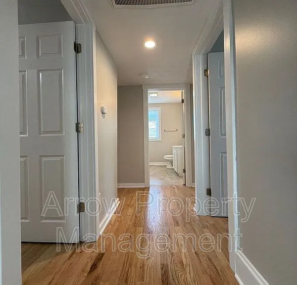 724 N 30th St — Photo 11