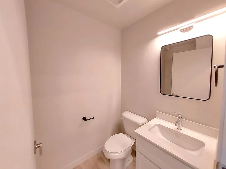 810 Yakima — Photo 7