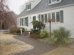 12 Miller Rd, Farmingdale, NY 11735