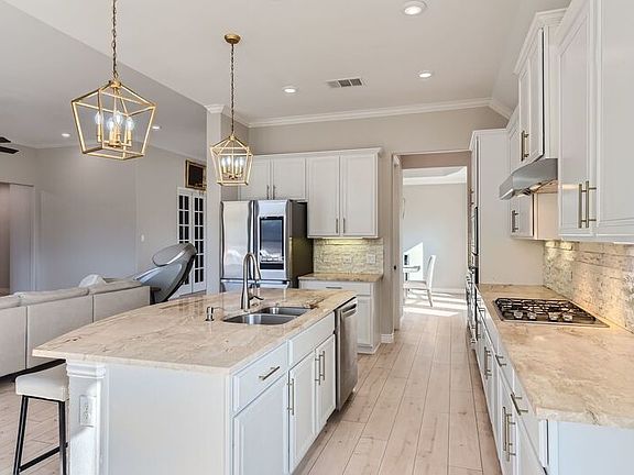4th image of 21808 Esmeralda Dr