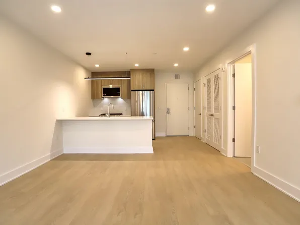 303 Madison Street image 10 of 18