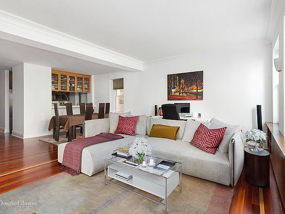 2nd image of 223 W 80th St #3RDFL