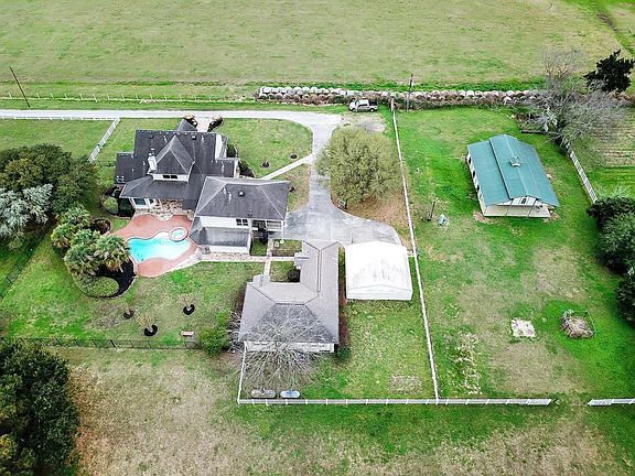 3rd image of 21415 Cedar Ln