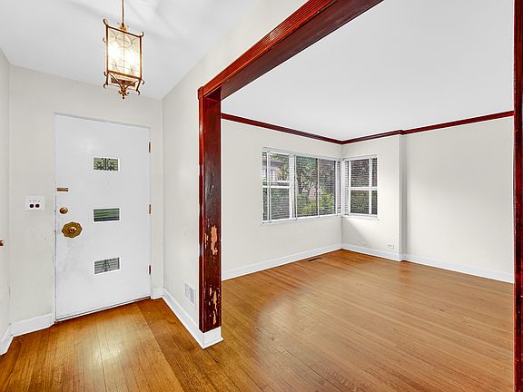 3rd image of 7248 N Ridge Blvd