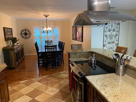 3rd image of 16204 Parkside Dr