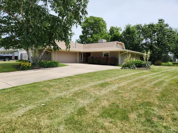 124 Circle Dr E, Montgomery, IL 60538