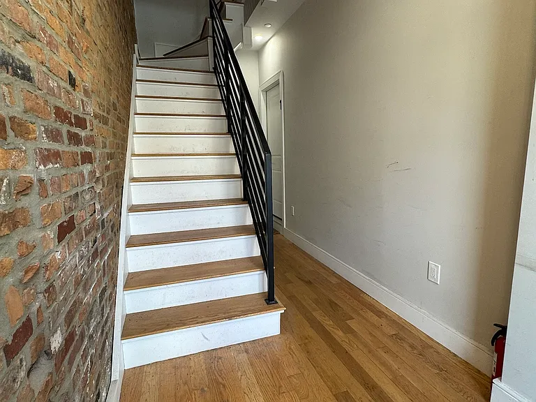 173 Maverick St #2 — Photo 7