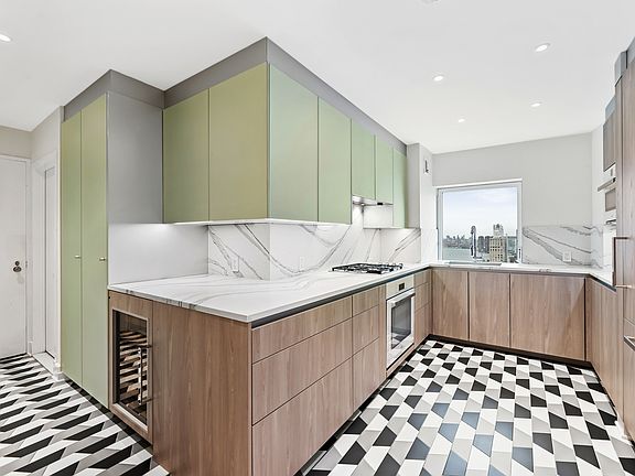 5th image of 425 E 58th St APT 32E