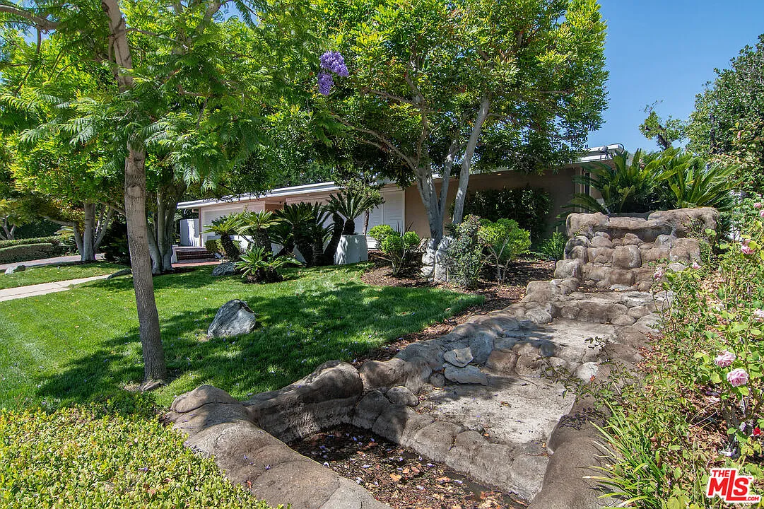 5 bed, 5.0 bath, 4471 sqft, $25,000 — Photo 3