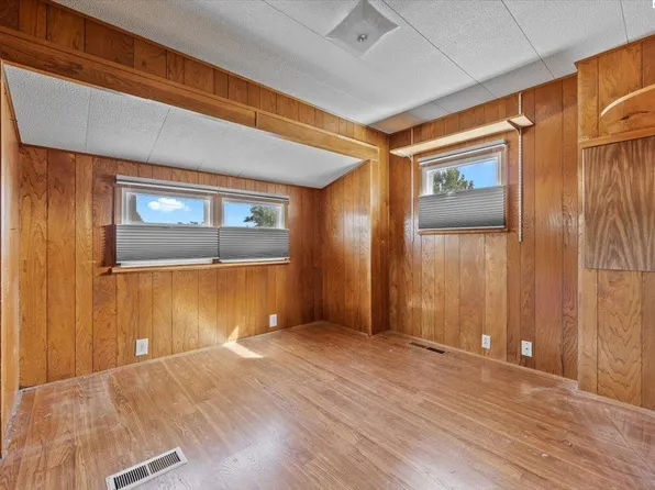 202105 E Bowles Rd, Kennewick, WA 99337