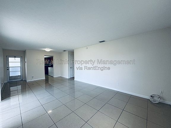 4th image of 3619 SE 9th Pl APT 5