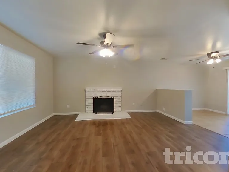 2308 Clinton Ct — Photo 5