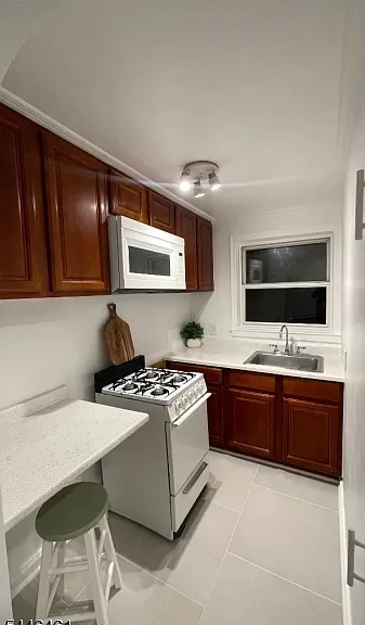 749 Linden Ave — Photo 5