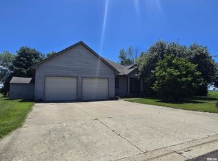 416 Kennedy Dr, Metamora, IL 61548