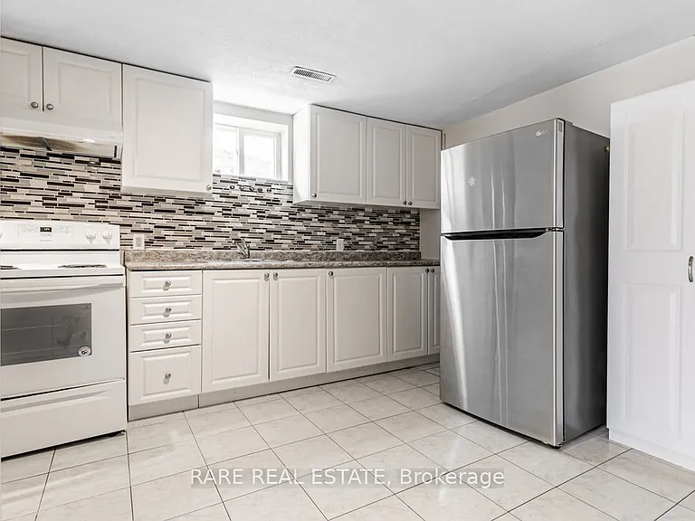 22 Bamford Cres — Photo 8