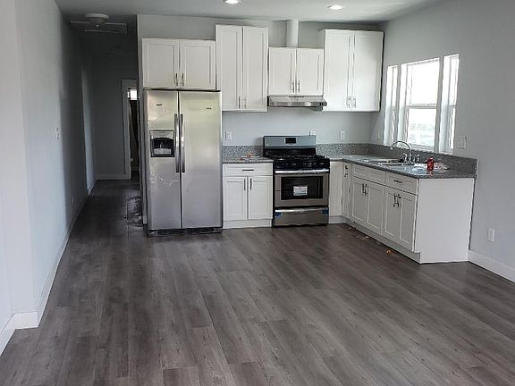 5th image of 272 W 41st St