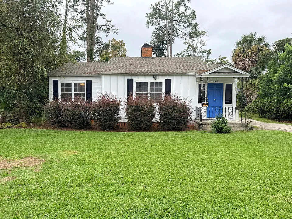 1516 Iola Dr