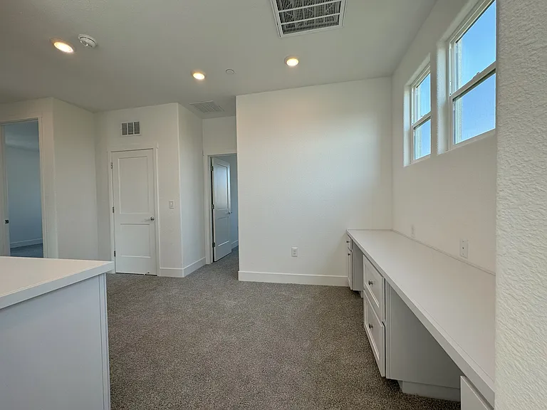 2035 Grady Cir — Photo 8