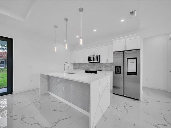 4th image of 1303 NE 6th AVE