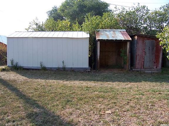 4th image of 833 Jackson St