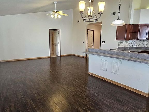 5th image of 705 W Sherwood Dr