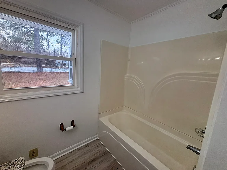 512 E Parker St — Photo 11