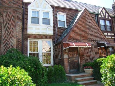 8816 Rutledge Ave, Glendale, NY, 11385