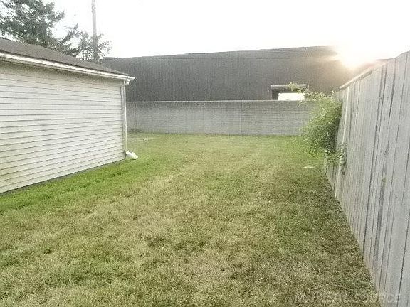 5th image of 22485 Hillock Ave