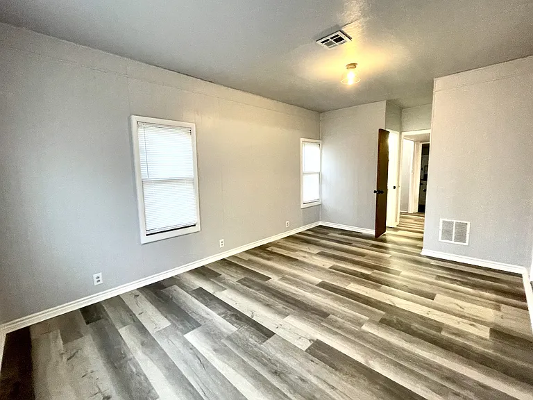 61 15th Ave NW — Photo 12