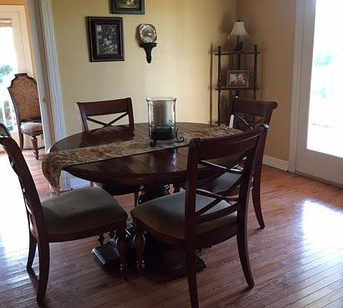 4th image of 2 Steeplechase Ct