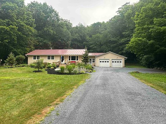 3rd image of 1537 Lake Dunmore Road
