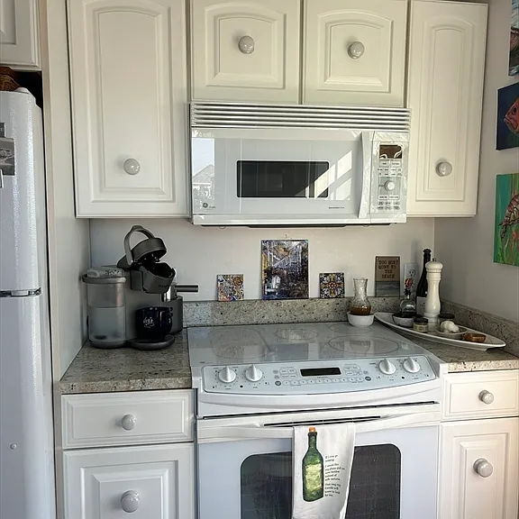 8 Cove Rd — Photo 2