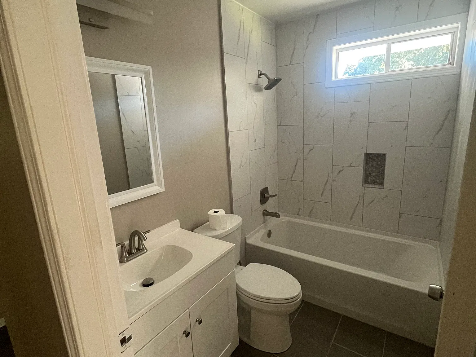 4 bed, 2.5 bath, 2100 sqft, $2,300 — Photo 4