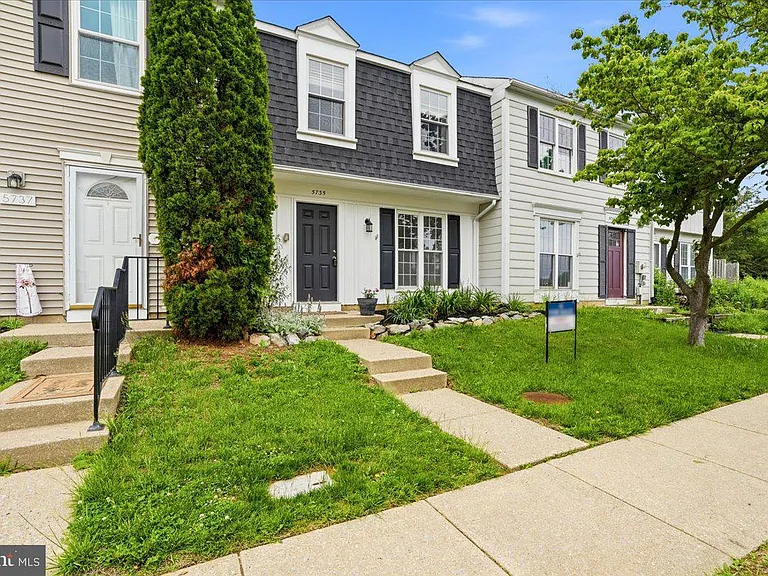 5735 Sunset View Ln — Photo 2